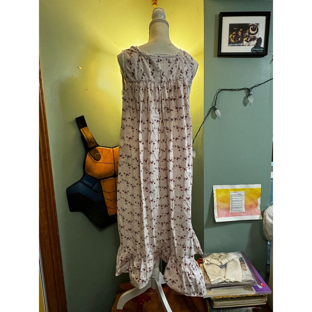 Vintage Floor Length Button Up Sleeveless Nightgown Pleated Bodice Lace Detail - Picture 3 of 4